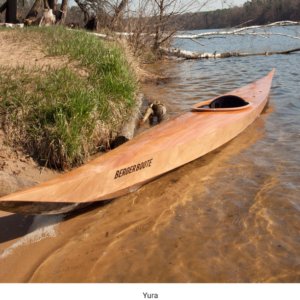 YURA Kajak auf dem Wasser