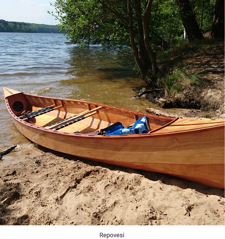 REPOVESI Kanadier Kajak auf dem Wasser